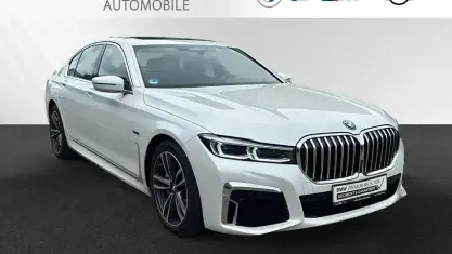 Gebraucht BMW 745e M Sport 394 PS (289 kW) 2022 Mineralweiß metallic Limousine