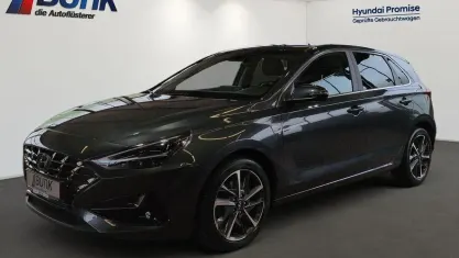 Gebraucht Hyundai i30 Comfort 160 PS (117 kW) 2023 Dark knight / mic