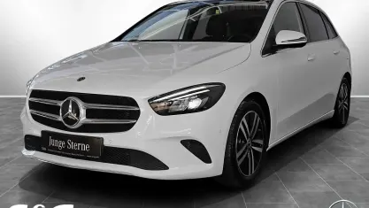Używany Mercedes B200 Progressive 163 KM (119 kW) 2022 Biały Minivan
