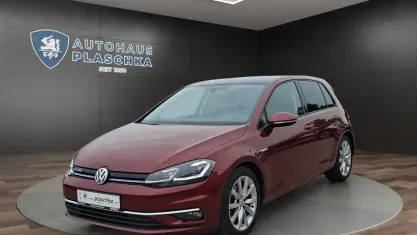 Gebraucht VW Golf VII Highline 131 PS (96 kW) 2019 Cranberry red (rot) Limousine