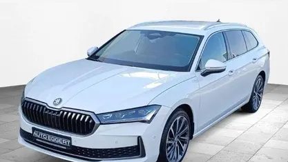 Gebraucht Skoda Superb LAURIN & KLEMENT 150 PS (110 kW) 2025 Purity weiss Kombi