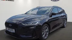 Obsidianschwarz metallic Gebraucht 2024 Ford Focus ST-Line | 27.980 € (Fairer Preis)