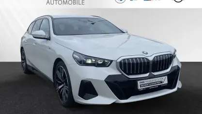 Gebraucht BMW 520 Performance 197 PS (144 kW) 2025 Mineralweiß metallic Kombi