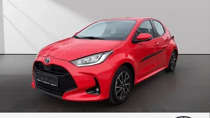 Gebraucht Toyota Yaris Hybrid Team 116 PS (85 kW) 2022 Rot Kleinwagen