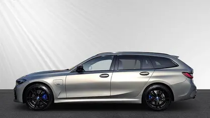 Gebraucht BMW 330e M Sport 286 PS (210 kW) 2021 Grau Kombi