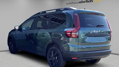Neu Dacia Jogger Expression 141 PS (103 kW) 2025 Grün Van / Kleinbus