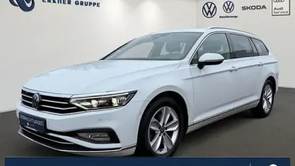 Gebraucht VW Passat Elegance 150 PS (110 kW) 2024 Gletscherweiß metallic Kombi