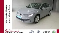 Grau Gebraucht 2024 VW Golf VIII Life Limousine | 20.900 € (Superpreis)
