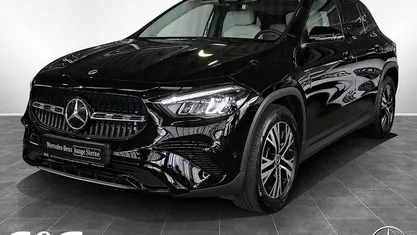 Unilack nachtschwarz Gebraucht 2024 Mercedes GLA180 Progressive SUV | 36.480 € (Fairer Preis)
