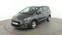 Grau Gebraucht 2016 Peugeot 5008 Allure Van / Kleinbus | 14.610 €