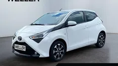 Weiss Gebraucht 2021 Toyota Aygo X-play Kleinwagen | 11.980 € (Fairer Preis)