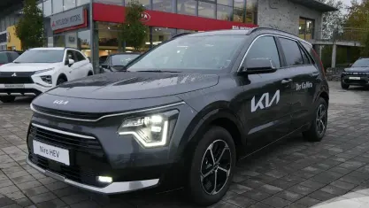 Gebraucht Kia Niro Vision 128 PS (94 kW) 2024 Interstellar grau metallic SUV