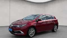 Tokiorot perleffekt Gebraucht 2017 Toyota Auris Hybrid Executive Limousine | 17.840 € (Etwas zu teuer)