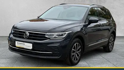 Grau Gebraucht 2021 VW Tiguan Life SUV | 26.690 € (Fairer Preis)