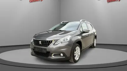 Gebraucht Peugeot 2008 Signature Sky 114 PS (83 kW) 2019 Lackierung platiniumgrau/metalliclackierung mit schutzlack SUV