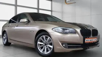Gebraucht BMW 520 Sport Line 244 PS (179 kW) 2010 Milano beige metallic Limousine