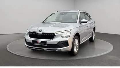 Brillantsilber metallic Gebraucht 2024 Skoda Kamiq Selection SUV | 21.890 € (Guter Preis)