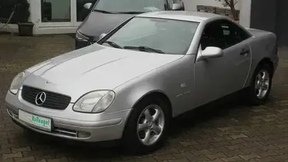 Gebraucht Mercedes SLK230 193 PS (141 kW) 1998 Silber Cabrio