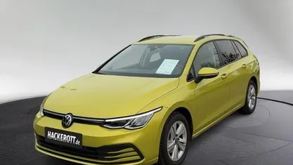 Gebraucht VW Golf VIII Life 150 PS (110 kW) 2023 Gelb Kombi