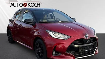Rot Gebraucht 2020 Toyota Yaris Hybrid Style Limousine | 18.590 € (Fairer Preis)
