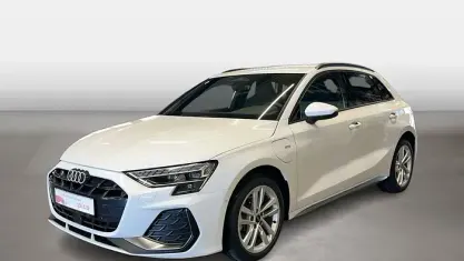 Gebraucht Audi A3 S-Line 204 PS (150 kW) 2025 Gletscherweiss Limousine
