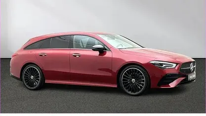 Gebraucht Mercedes CLA200 Shooting Brake AMG 163 PS (119 kW) 2025 Rot Kombi