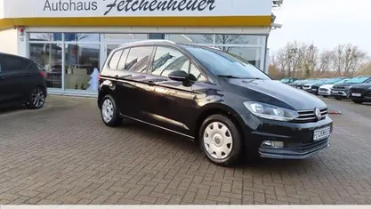 Schwarz Gebraucht 2017 VW Touran Van / Kleinbus | 12.490 € (Fairer Preis)