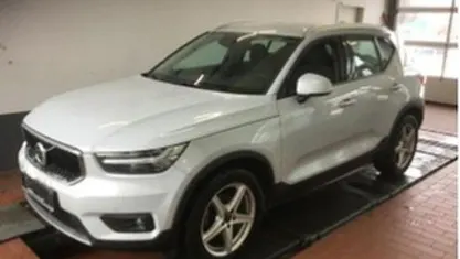 Gebraucht Volvo XC40 Momentum 129 PS (94 kW) 2020 Weiss SUV