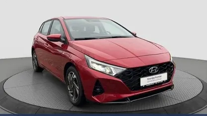 Gebraucht Hyundai i20 Trend 101 PS (74 kW) 2023 Rot Kleinwagen