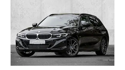 Schwarz Gebraucht 2022 BMW 330e Sport Line Kombi | 32.500 € (Guter Preis)