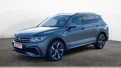 Grau Gebraucht 2024 VW Tiguan Allspace R-line SUV | 43.295 € (Fairer Preis)