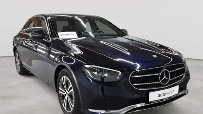 Gebraucht Mercedes E220 Exclusive 200 PS (147 kW) 2023 Nautikblau metallic Limousine
