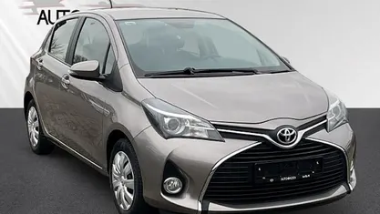 Gebraucht 2015 Toyota Yaris Comfort Limousine | 12.490 €