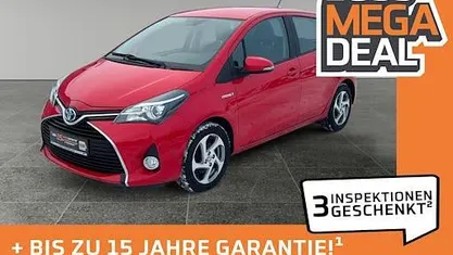 Rot Gebraucht 2015 Toyota Yaris Hybrid Comfort Limousine | 12.480 € (Fairer Preis)