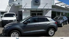 Indiumgrau metallic (metallic) Gebraucht 2024 VW T-Roc Life SUV | 27.500 € (Fairer Preis)