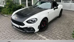 Weiß (weiß/schwarz) Gebraucht 2018 Abarth 124 Spider Cabrio | 30.950 € (Fairer Preis)