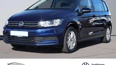 Blau Gebraucht 2024 VW Touran Comfortline Van / Kleinbus | 33.880 € (Fairer Preis)