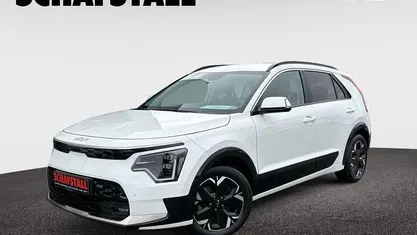 Weiss ((swp) snow white pearl) Gebraucht 2023 Kia e-Niro Spirit SUV | 26.979 € (Fairer Preis)