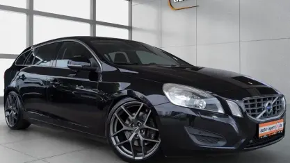 Gebraucht Volvo V60 Momentum 203 PS (149 kW) 2011 Schwarz Kombi