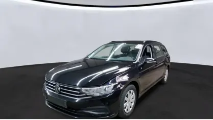 Gebraucht VW Passat Basis 150 PS (110 kW) 2024 Schwarz Kombi