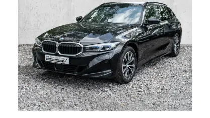 Gebraucht BMW 320 Comfort Edition 190 PS (139 kW) 2023 Black sapphire Kombi