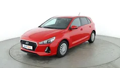 Rot Gebraucht 2017 Hyundai i30 Select Limousine | 11.920 € (Guter Preis)