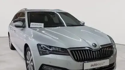 Gebraucht Skoda Superb Style 150 PS (110 kW) 2023 Brillantsilber metallic Kombi