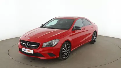 Gebraucht Mercedes CLA200 Urban 156 PS (114 kW) 2016 Rot Limousine