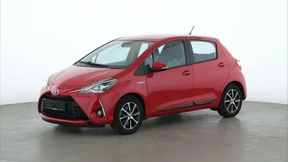 Gebraucht Toyota Yaris Hybrid Team 101 PS (74 kW) 2018 Rot Kleinwagen