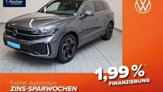 Grau Gebraucht 2024 VW Touareg R-line SUV | 66.980 € (Fairer Preis)