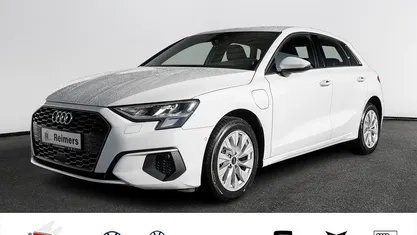 Weiß Gebraucht 2023 Audi A3 Sportback e-tron Basis Kleinwagen | 23.819 € (Fairer Preis)