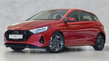 Gebraucht Hyundai i20 Trend 101 PS (74 kW) 2023 Dragon red Kleinwagen