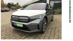 Grau (graphite grau metallic) Gebraucht 2024 Skoda Enyaq iV SportLine SUV | 51.990 € (Superpreis)