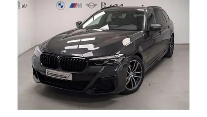 Grau Gebraucht 2021 BMW 520 M Sport Kombi | 33.480 € (Fairer Preis)
